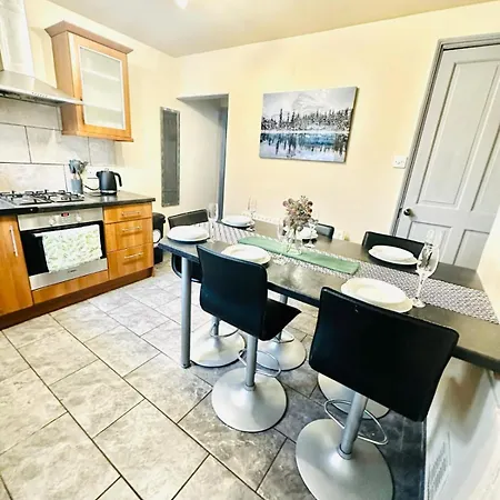 Three Bedroom House Lincoln 10 Mins Walk To Brayford Wharf And Free Parking Apartment Lincoln
