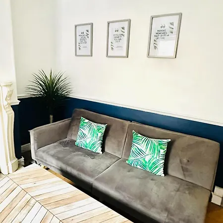 Three Bedroom House Lincoln 10 Mins Walk To Brayford Wharf And Free Parking