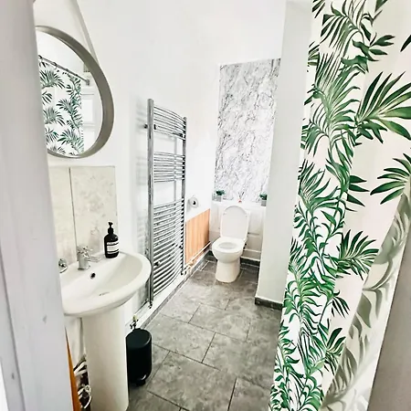 Three Bedroom House Lincoln 10 Mins Walk To Brayford Wharf And Free Parking Apartment