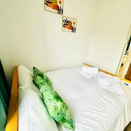 Apartment Three Bedroom House Lincoln 10 Mins Walk To Brayford Wharf And Free Parking