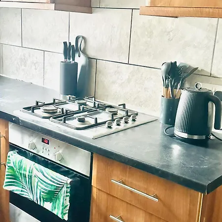 Apartment Three Bedroom House Lincoln 10 Mins Walk To Brayford Wharf And Free Parking *