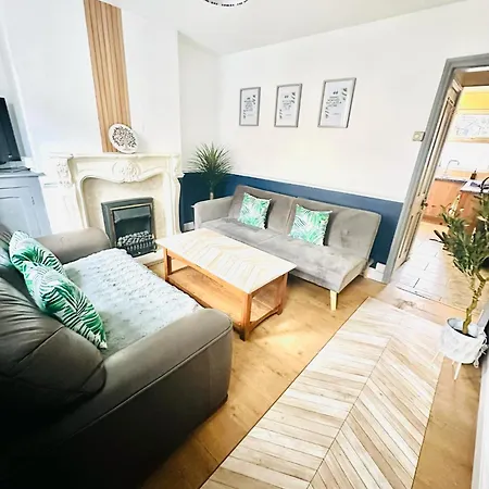 Three Bedroom House Lincoln 10 Mins Walk To Brayford Wharf And Free Parking Apartment *