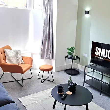 Beautiful, Modern Bright House With Parking, Fast Wifi, Sleeps 5 Nyaraló *