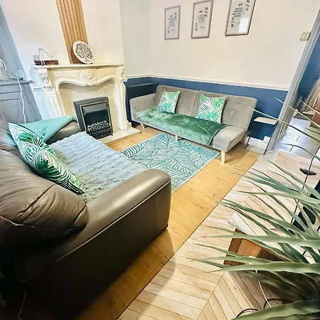 Three Bedroom House Lincoln 10 Mins Walk To Brayford Wharf And Free Parking Lincoln