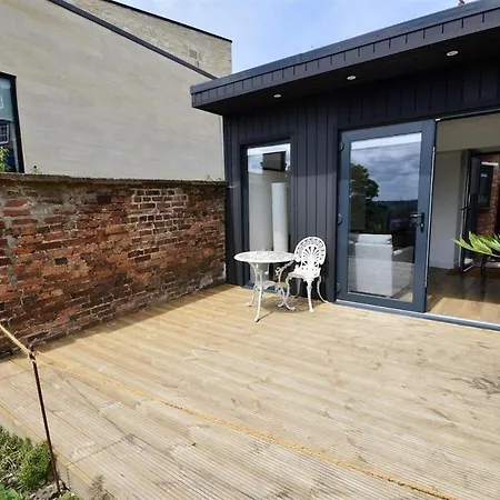 Stylish And Private In The Cathedral Quarter