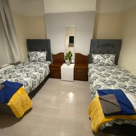 Hostel Denis Lincoln