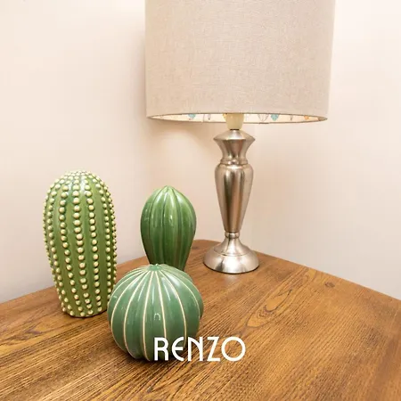 Apartment Bright And Warm 3-beds In By Renzo, Driveway Parking, Sleeps 6! *
