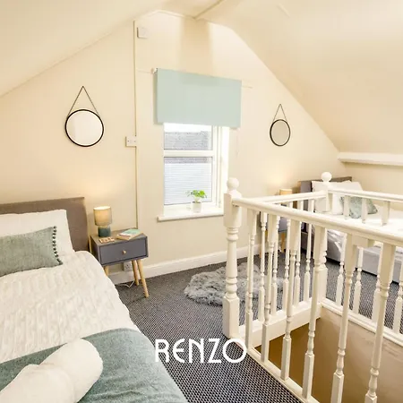 Apartment Bright And Warm 3-beds In By Renzo, Driveway Parking, Sleeps 6! Lincoln