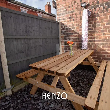 Bright And Warm 3-beds In By Renzo, Driveway Parking, Sleeps 6! * Lincoln