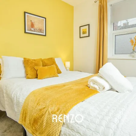 Apartment Bright And Warm 3-beds In By Renzo, Driveway Parking, Sleeps 6! *