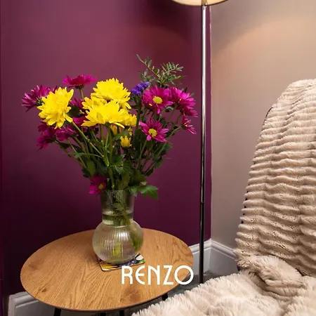 Bright And Warm 3-beds In By Renzo, Driveway Parking, Sleeps 6! * Lincoln