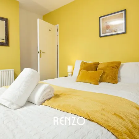 Apartment Bright And Warm 3-beds In By Renzo, Driveway Parking, Sleeps 6! *