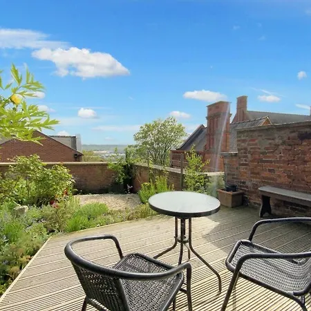 Stylish And Private In The Cathedral Quarter Holiday home Lincoln