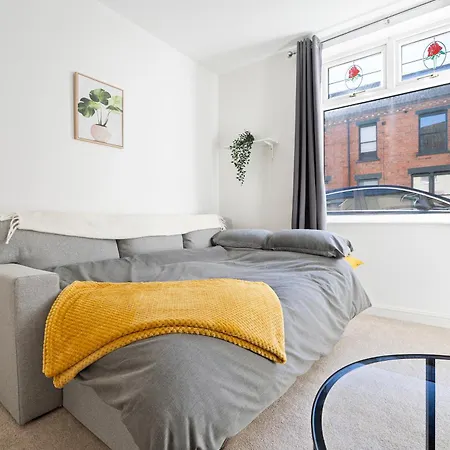 Perfect Home For Business & Leisure With Free Parking And Fast Wi-Fi Apartment *