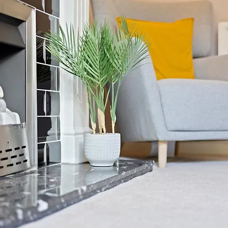 Perfect Home For Business & Leisure With Free Parking And Fast Wi-Fi Apartment *