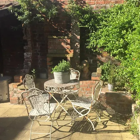 Charming Victorian Terrace, Near Castle