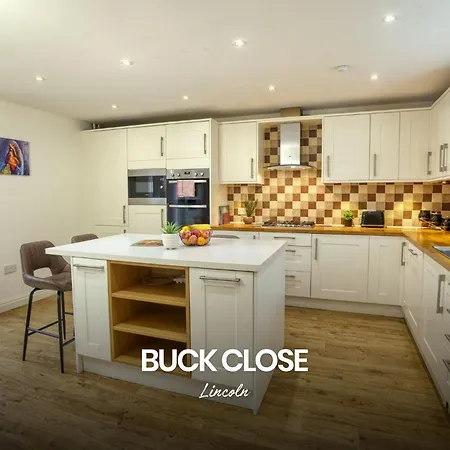 Apartment Incredible And Charming 4-bed In By Renzo, Free Parking, Close To Hospital!