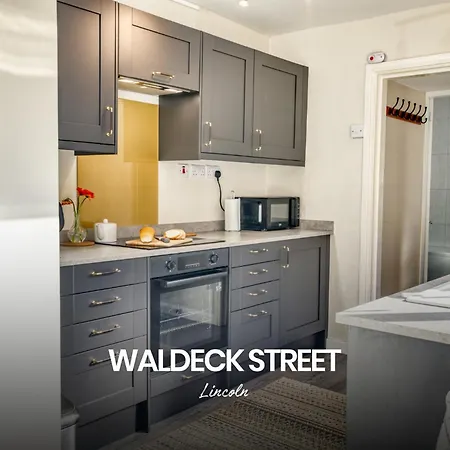 Bright And Warm 3-beds In By Renzo, Driveway Parking, Sleeps 6! * Lincoln