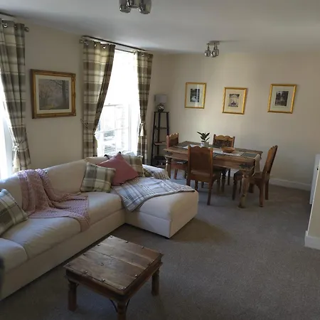 Madje's In Historic Uphill Apartment Lincoln