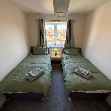 Holiday home Crombie House *