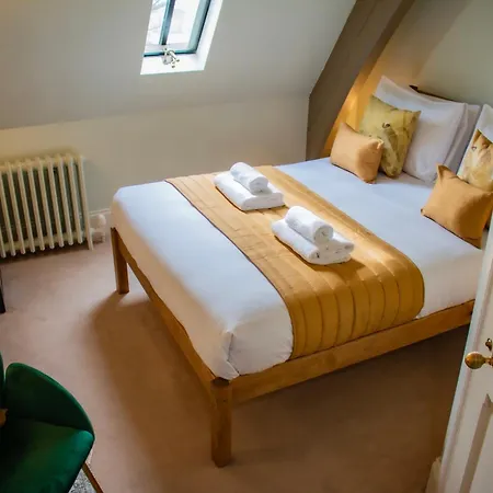 The Old Palace 3*