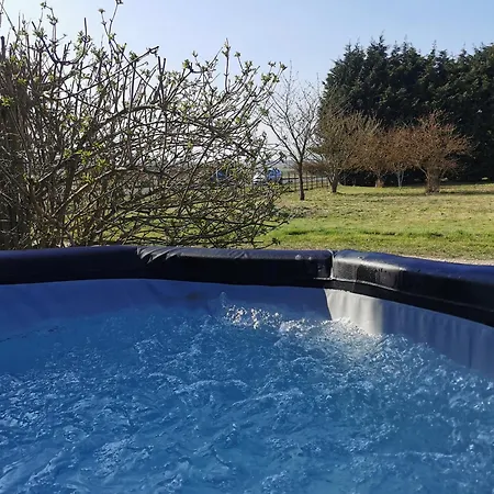 Hot Tub & Countrylife Cottage, Firepit For Groups * Lincoln