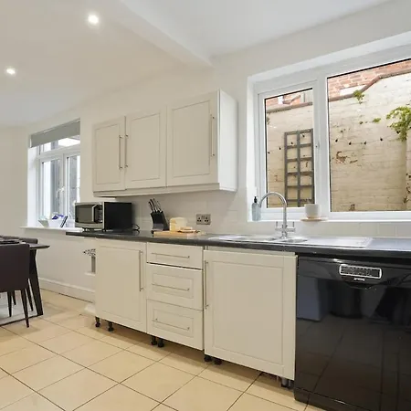 Charming Cosy Home Great Location Lincoln Lincoln