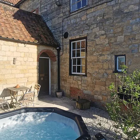 Hot Tub & Countrylife Cottage, Firepit For Groups Lincoln