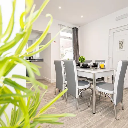 Bright Key Stays - The Lincoln Lodge At Spa Street Holiday home *