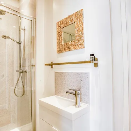 Spacious Center 2 Bed Free Wifi *