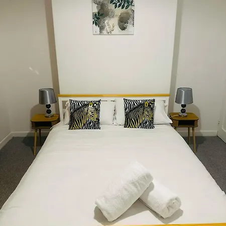 Spacious 2 Bedroom House, Parking And Less Than 10 Mins Walk To Brayford Wharf *