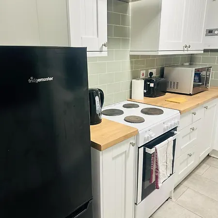 Apartment Spacious 2 Bedroom House, Parking And Less Than 10 Mins Walk To Brayford Wharf