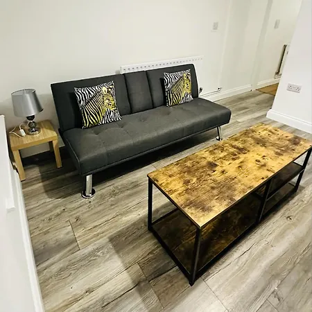 Spacious 2 Bedroom House, Parking And Less Than 10 Mins Walk To Brayford Wharf Apartment Lincoln
