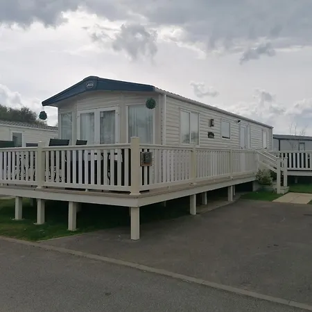 Campsite Luxury Caravan With Hot Tub On Tattershall Lakes Lincoln