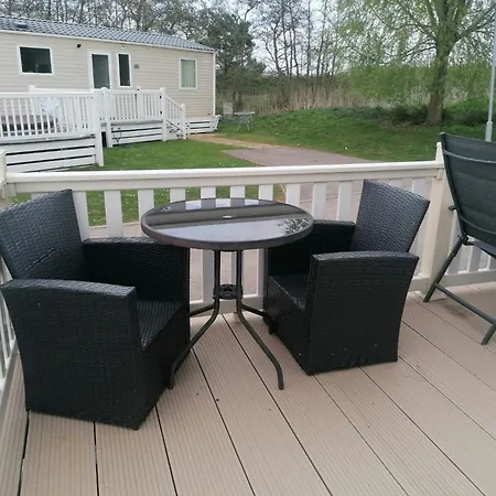 Campsite Luxury Caravan With Hot Tub On Tattershall Lakes *