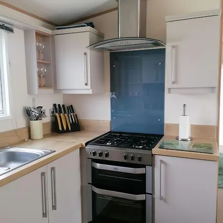 Luxury Caravan With Hot Tub On Tattershall Lakes