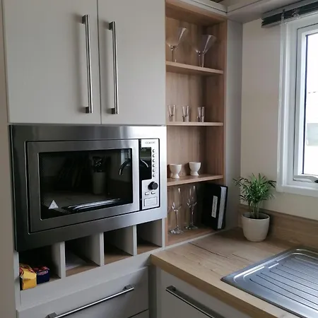 Luxury Caravan With Hot Tub On Tattershall Lakes Campsite *