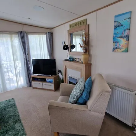Campsite Luxury Caravan With Hot Tub On Tattershall Lakes Lincoln
