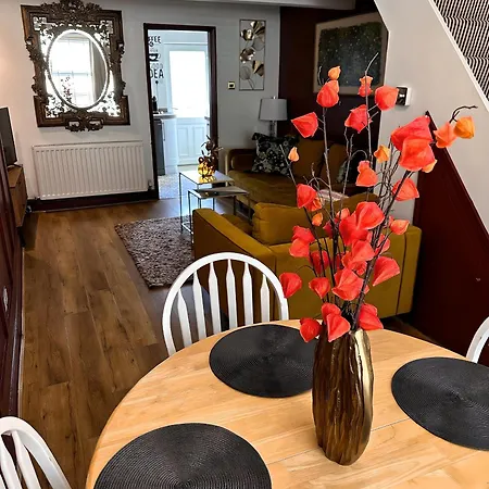 Stylish Uphill Townhouse Дом отдыха Линкольн