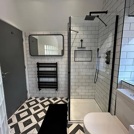 Дом отдыха 2-bedroom Modern In Historic