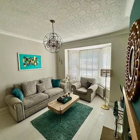 Cathedral Quarter House With Free Secure Driveway Parking For 2 Cars Дом отдыха