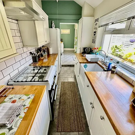 Cathedral Quarter House With Free Secure Driveway Parking For 2 Cars Линкольн