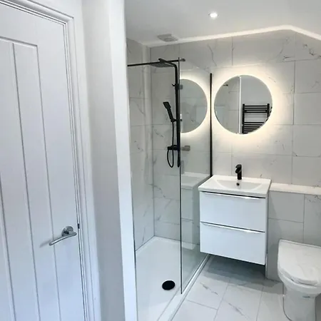 Beautiful, Modern Bright House With Parking, Fast Wifi, Sleeps 5 Nyaraló Lincoln