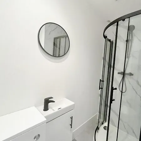 Beautiful, Modern Bright House With Parking, Fast Wifi, Sleeps 5 Дом отдыха
