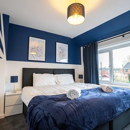 Spacious 4-bed House With Parking Near Centre Lincoln