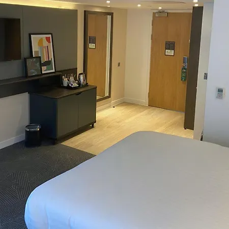 By Ihg Lincoln