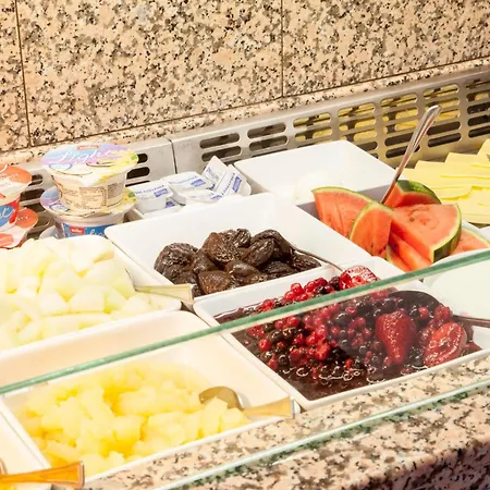 By Ihg 4* Lincoln