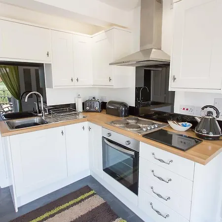 Retreat With Private Hot Tub Lincoln