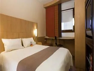 Ibis Lincoln Hotel 2*