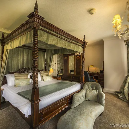 Hall Hotel 4*